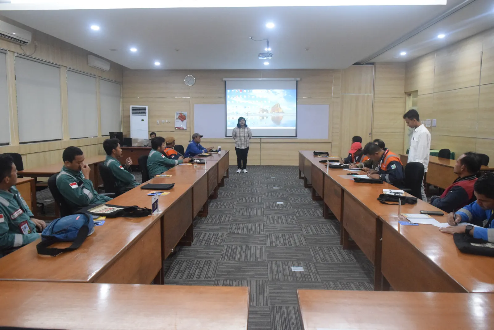 Dokumentasi Pelatihan Petugas Penyelamat Ruang Terbatas (Confined Space Rescue)