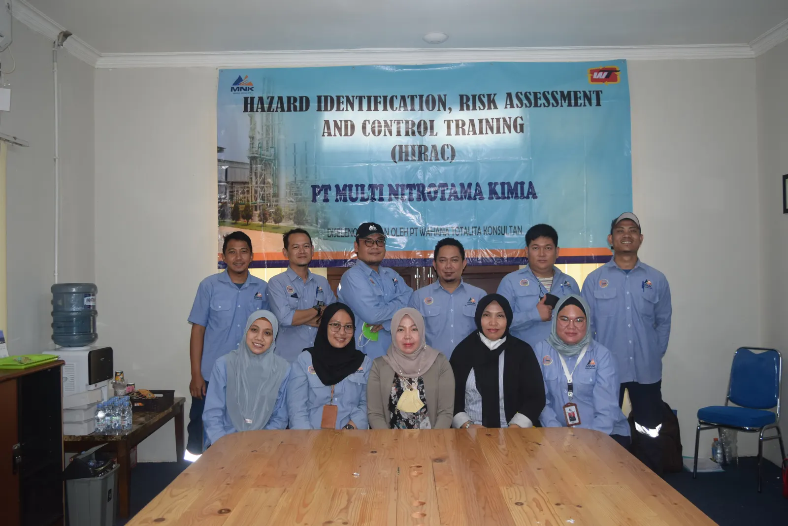Foto bersama peserta pelatihan HIRAC PT Multi Nitrotama Kimia oleh PT Wahana Totalita Konsultan